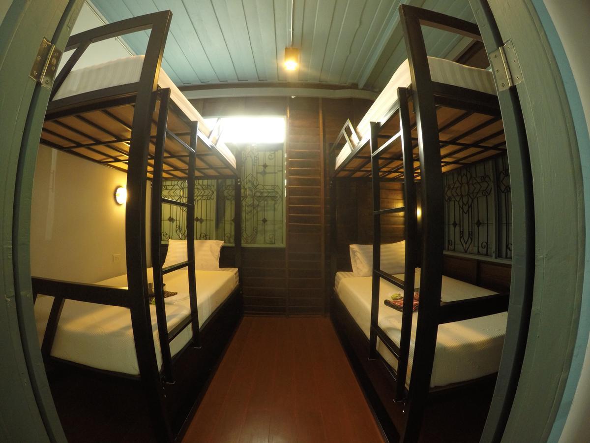 La Moon Hostel Bangkok Exterior photo