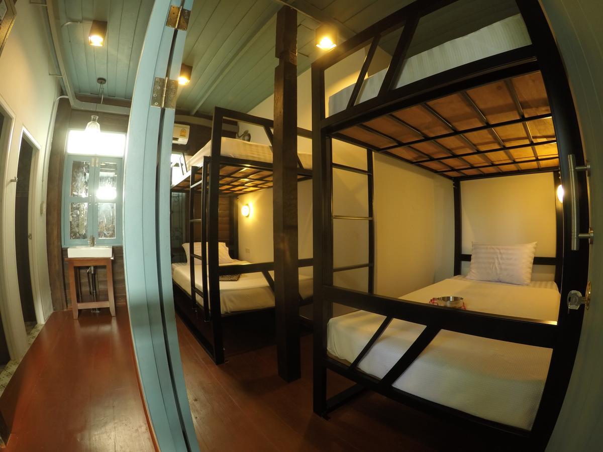 La Moon Hostel Bangkok Exterior photo